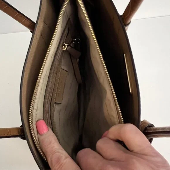 Michael Kors Croc Embossed Leather Adjustable Handbag Crossbody - Picture 4 of 16